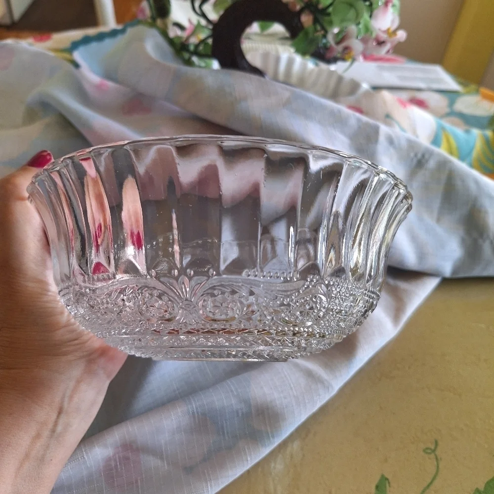 CRYSTAL GLASS FRUIT BOWL